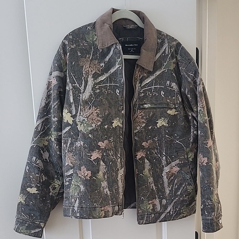 Abercromie and Fitch Camouflage Men's Barn Jacket, size medium